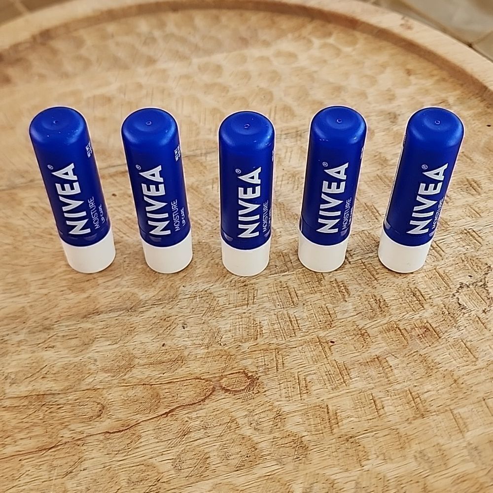 5 Nivea Moisture Lip Care Sticks
